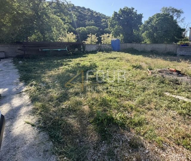 Grundstück u Novi Vinodolskiu, 1936m²