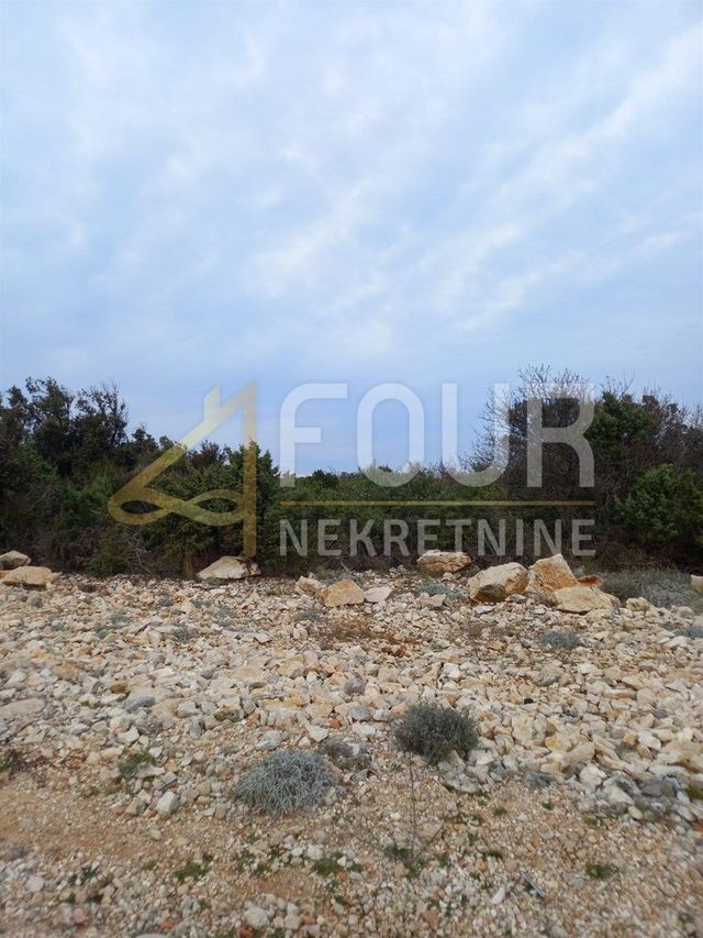 Land u Cresu, 3726m²