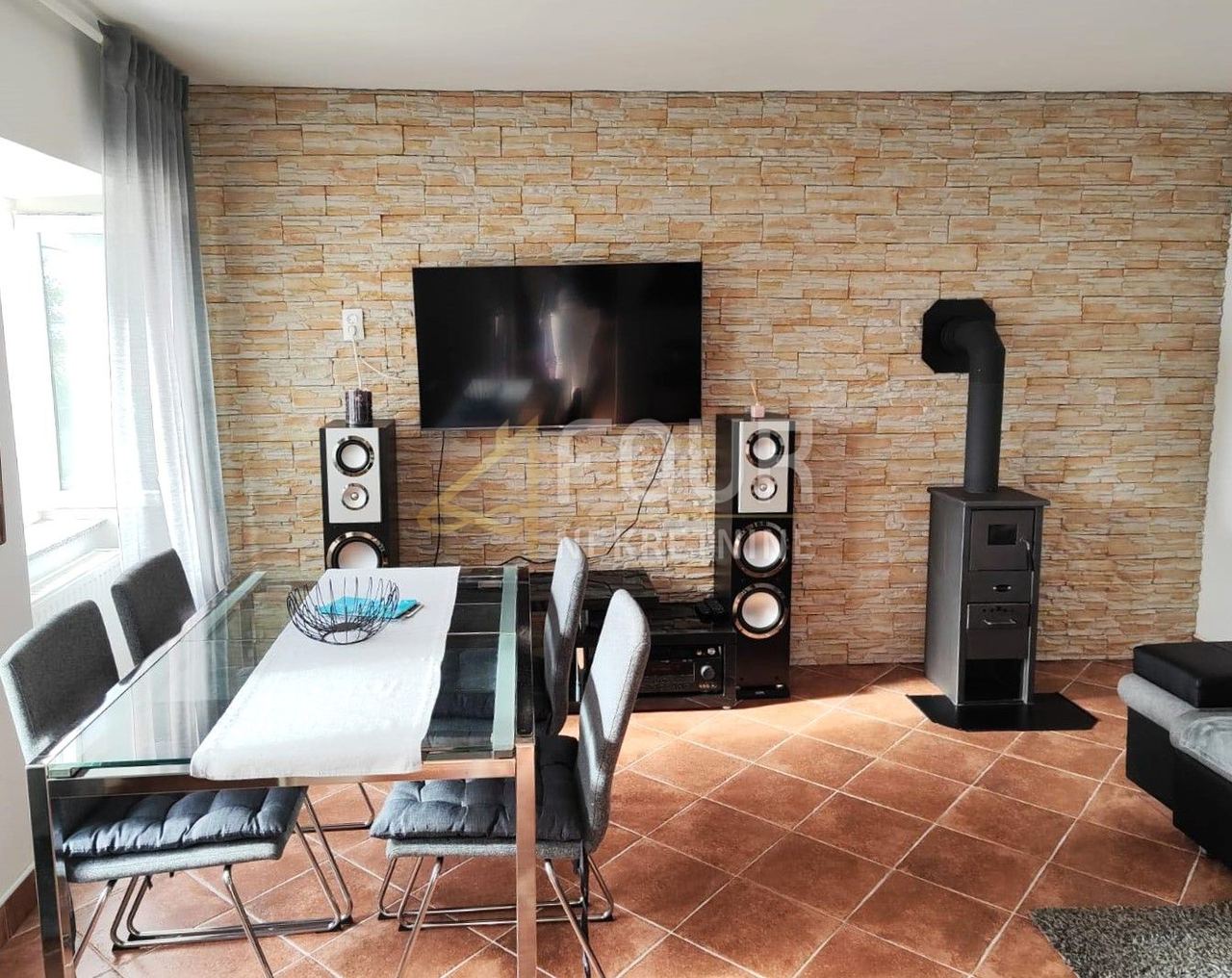 Kuća u Kostreni, 150m², 2 sobe