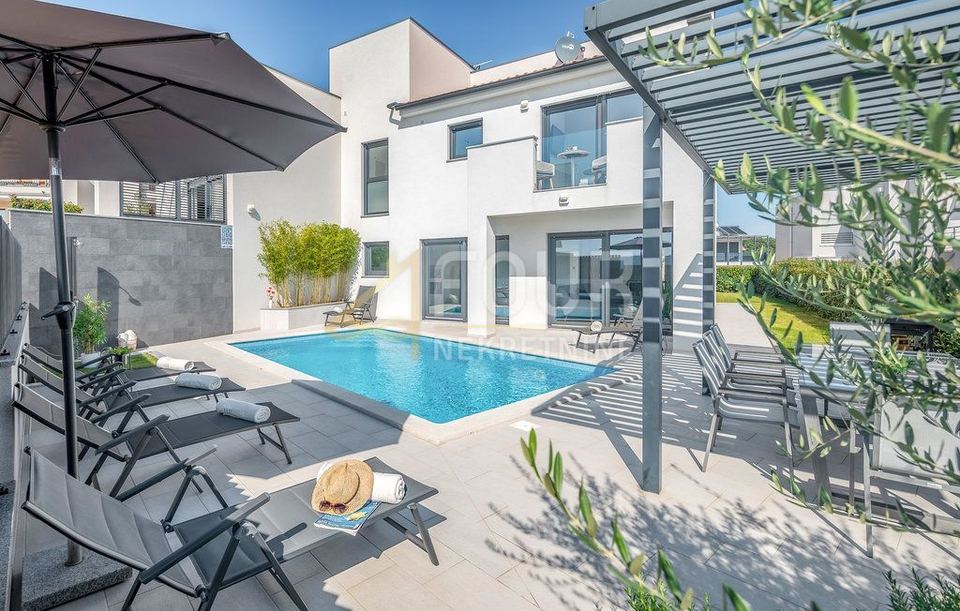 Casa u Medulinu, 250m², 5 soba