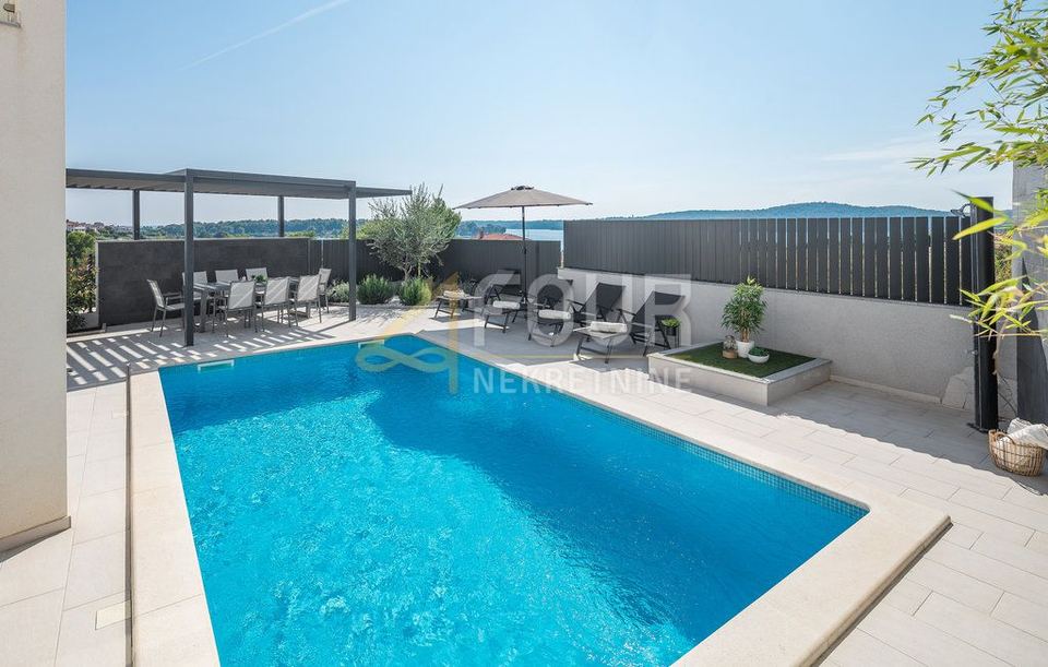Casa u Medulinu, 250m², 5 soba, slika 2