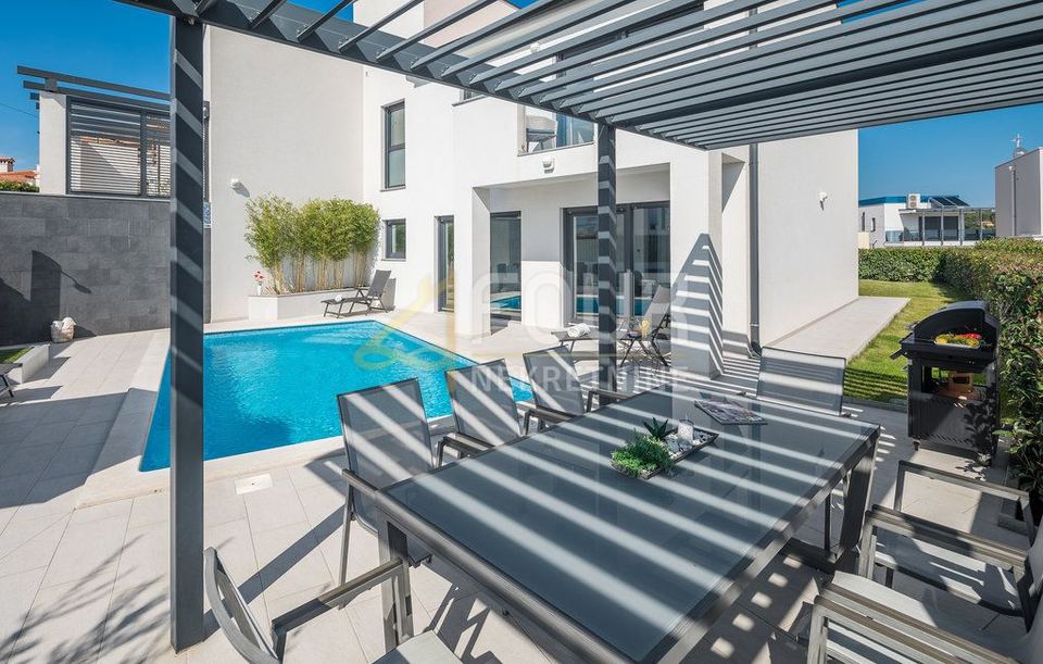 Casa u Medulinu, 250m², 5 soba, slika 3
