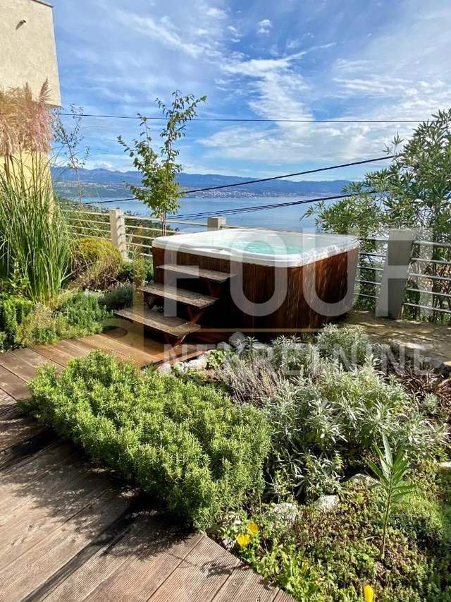 House u Lovranu, 300.06m², slika 2