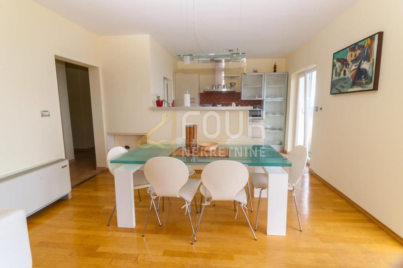 House u Lovranu, 300.06m², slika 5