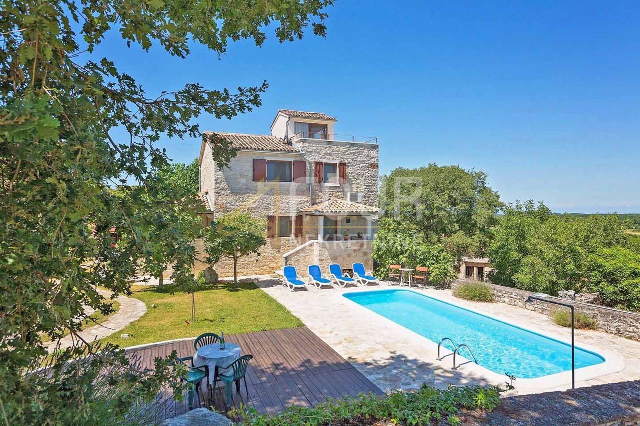 Haus u Višnjanu, 486m²