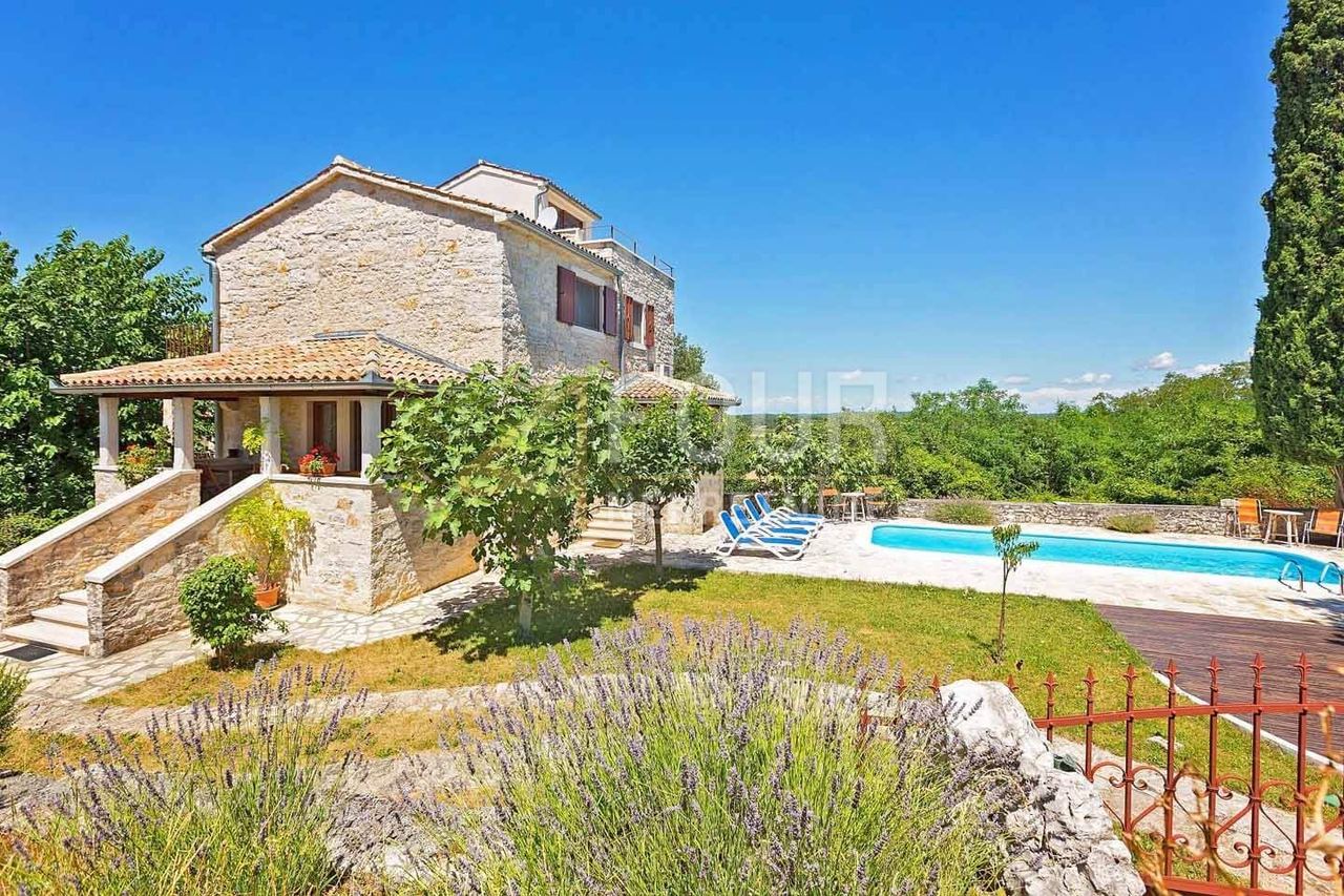 Kuća u Višnjanu, 486m², slika 4
