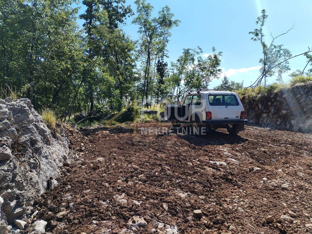Zemljište u Klani, 2536m², slika 3