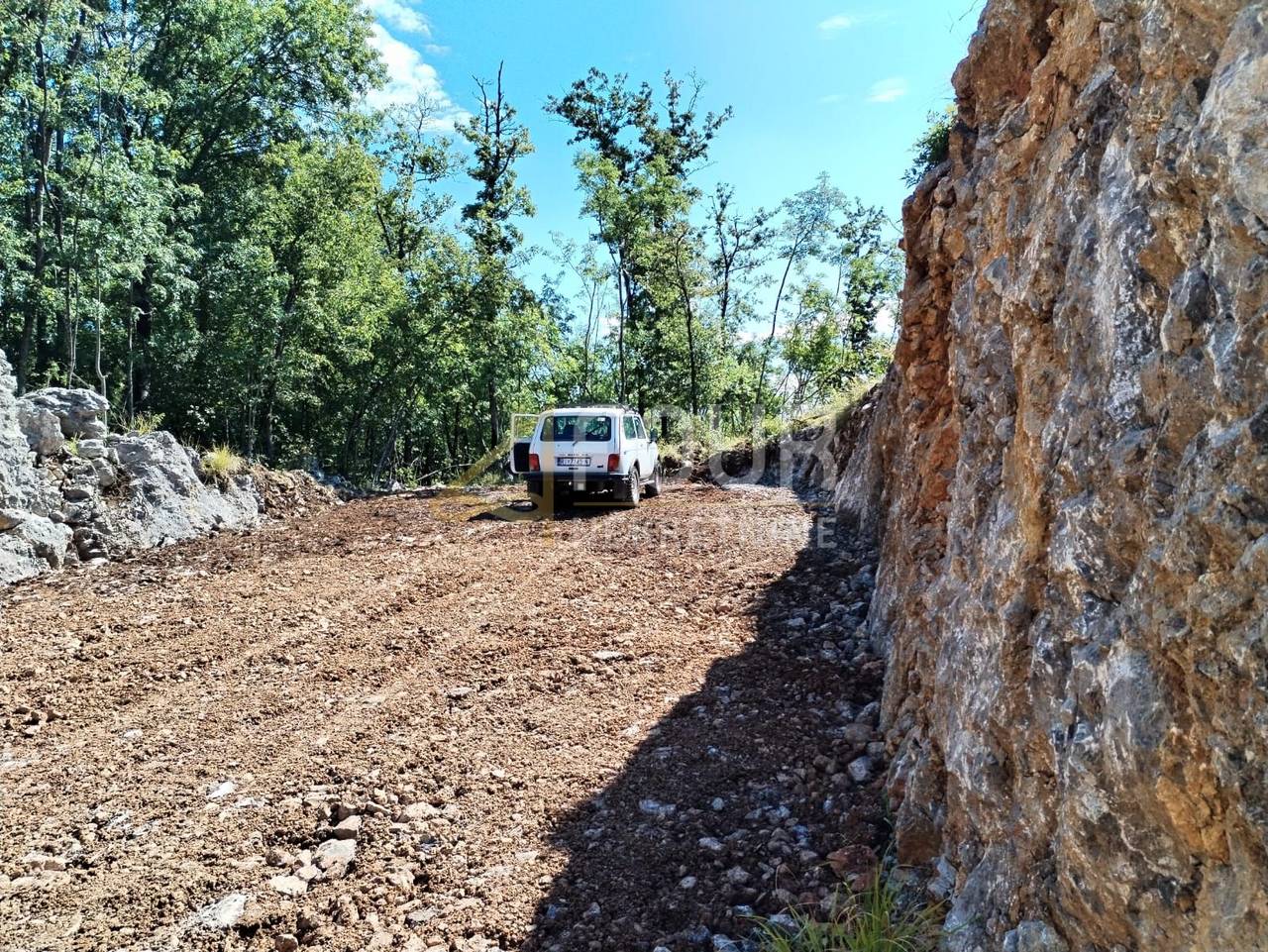 Zemljište u Klani, 2536m², slika 4