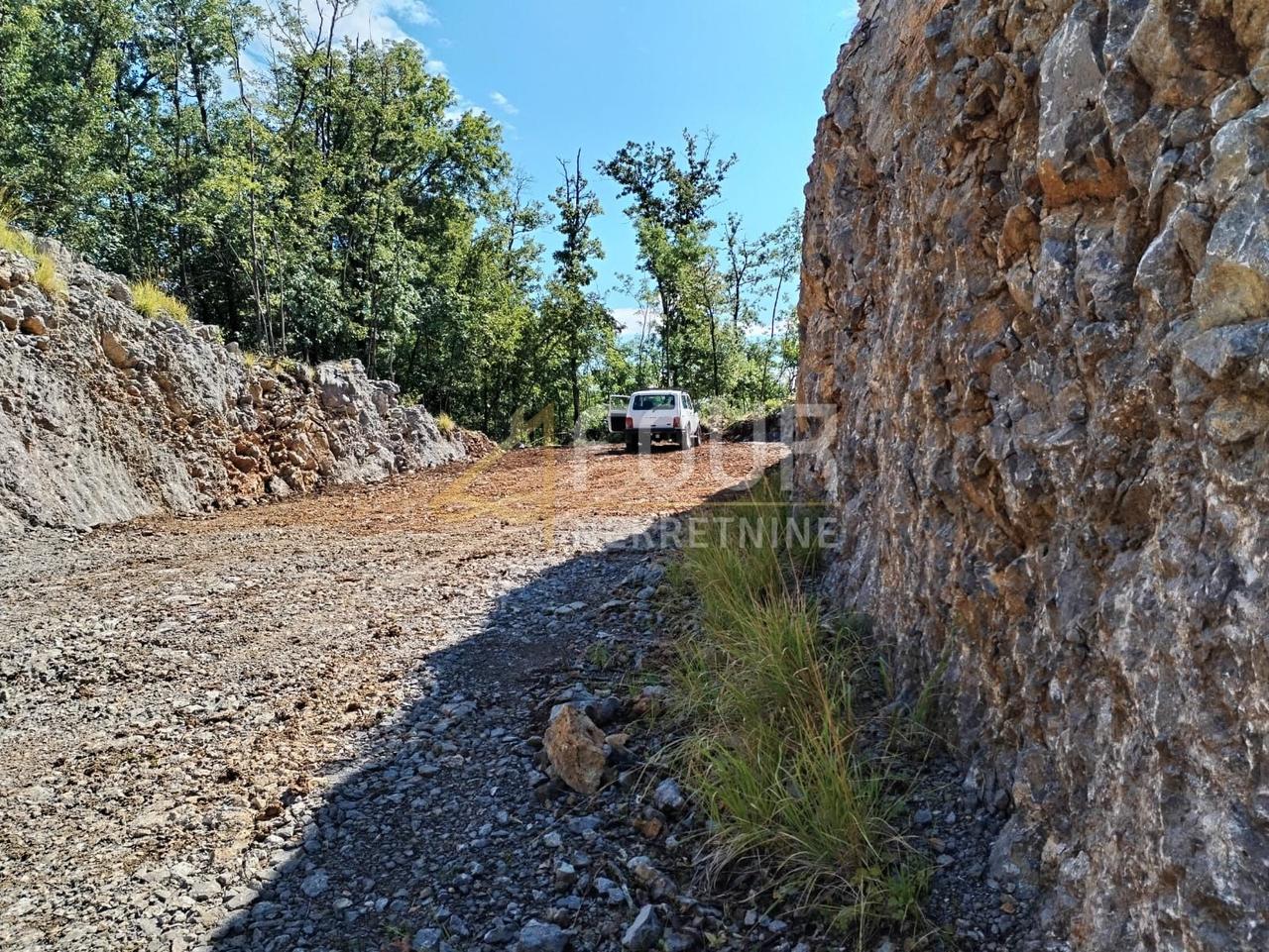 Zemljište u Klani, 2536m², slika 5