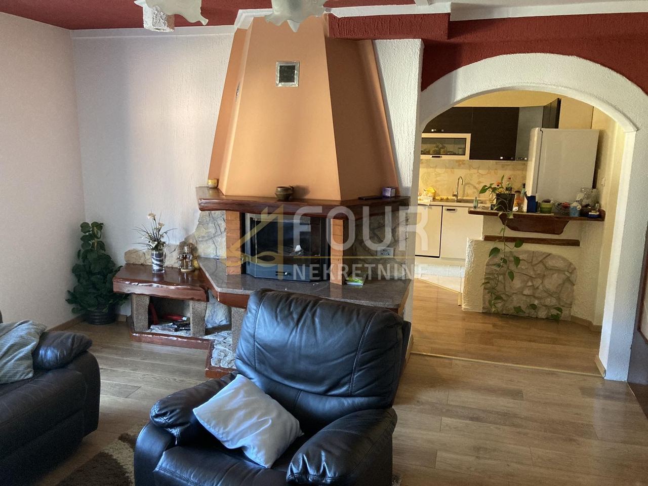 Haus u Ravna Gori, 240m²