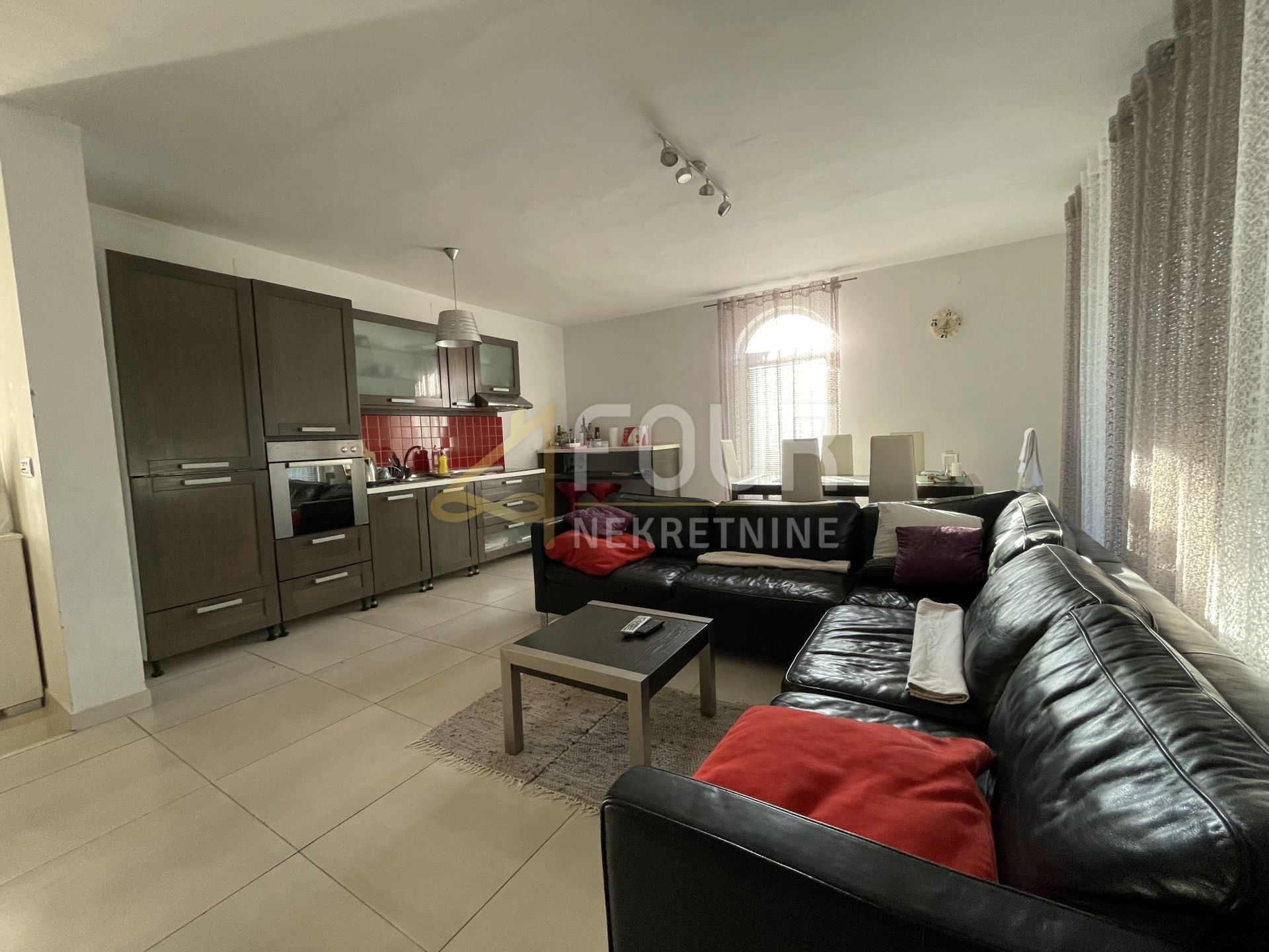 Casa u Novi Vinodolskiu, 200m², slika 2