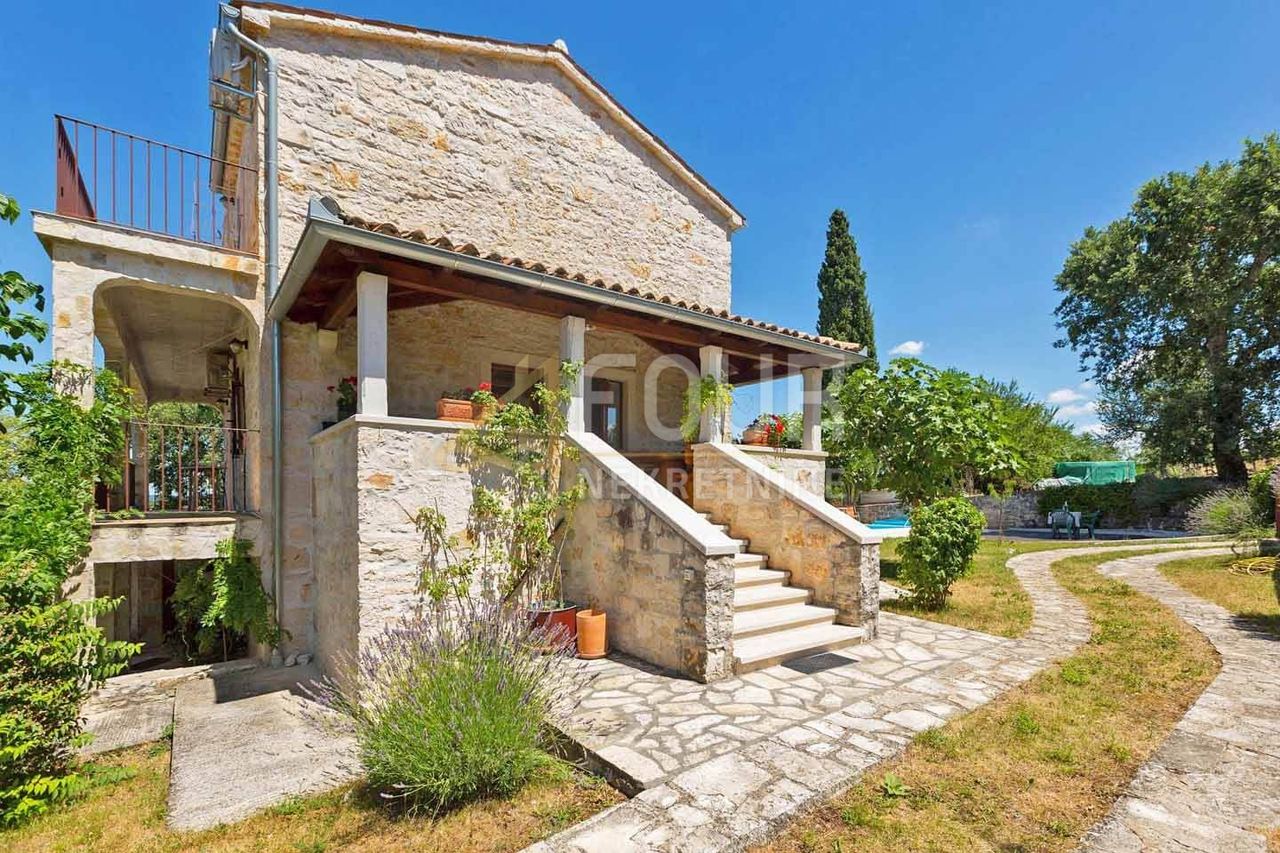 Haus u Višnjanu, 336m², 4 sobe, slika 5