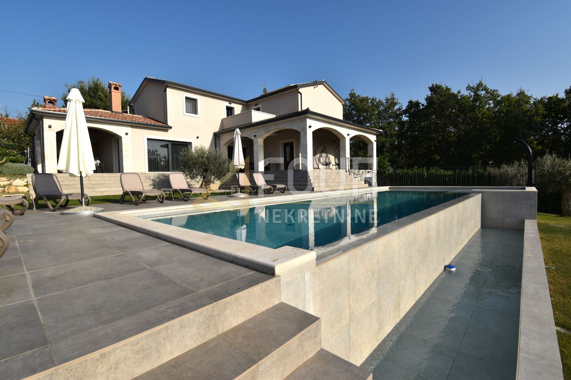 House u Vižinadi, 270m², 4 sobe