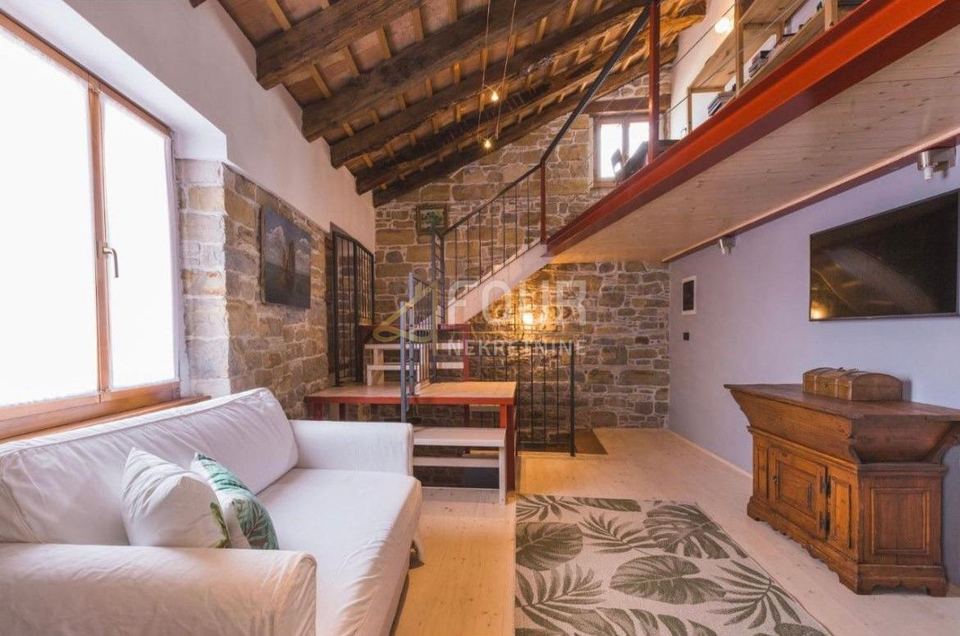 Casa u Oprtalju, 167m²