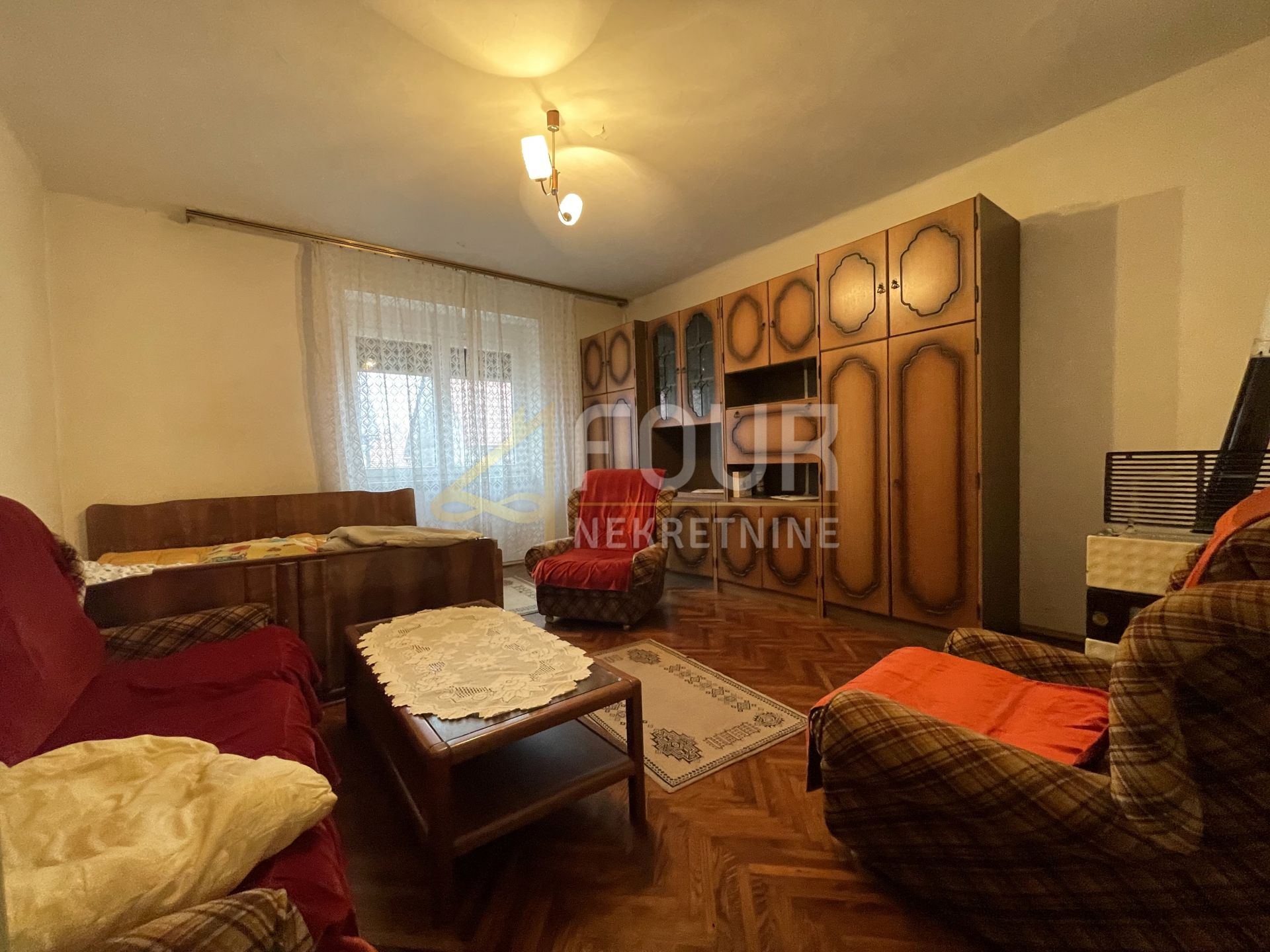 Casa u Delnicama, 180m², 5 soba, slika 2