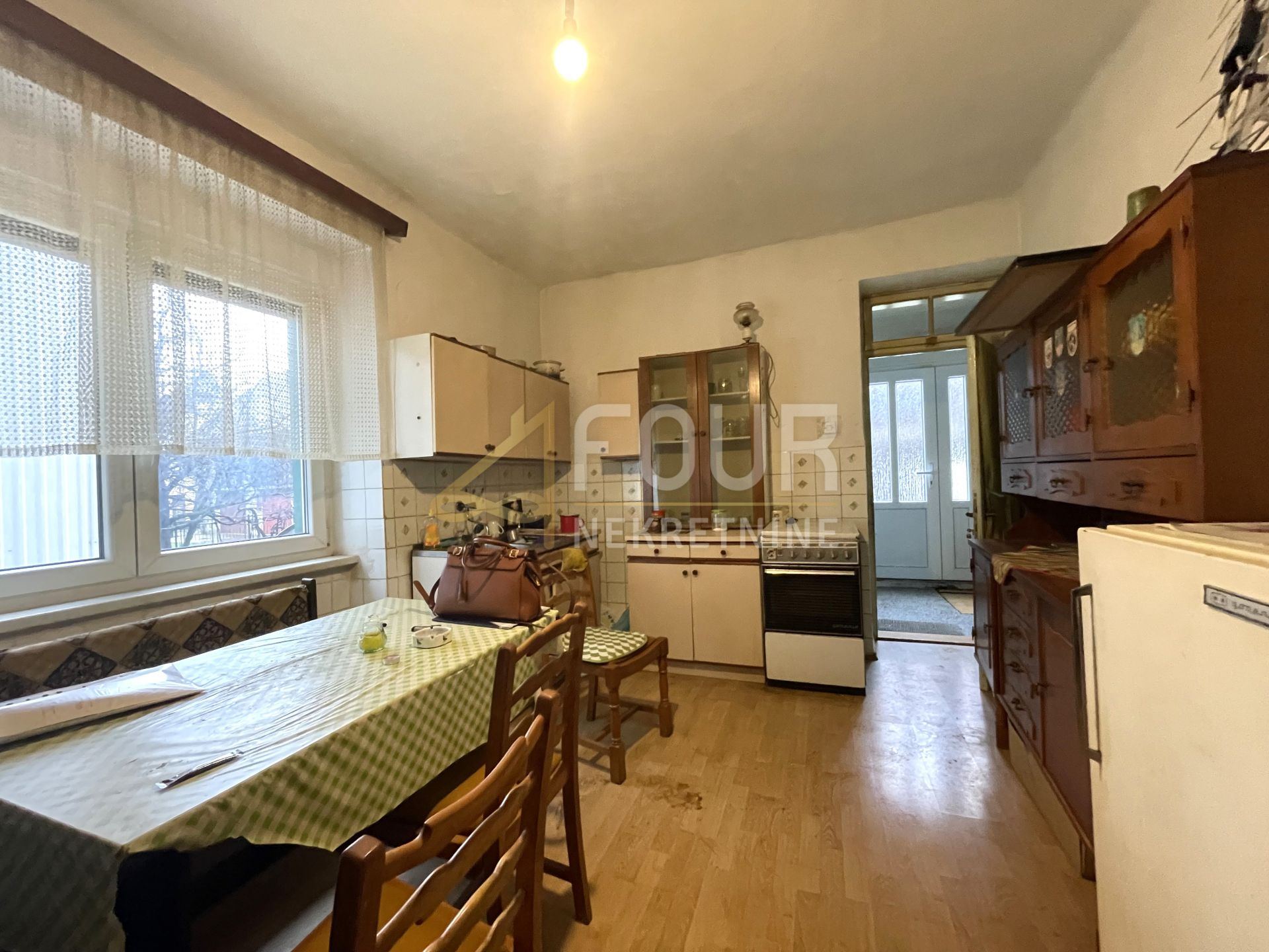 Casa u Delnicama, 180m², 5 soba, slika 3