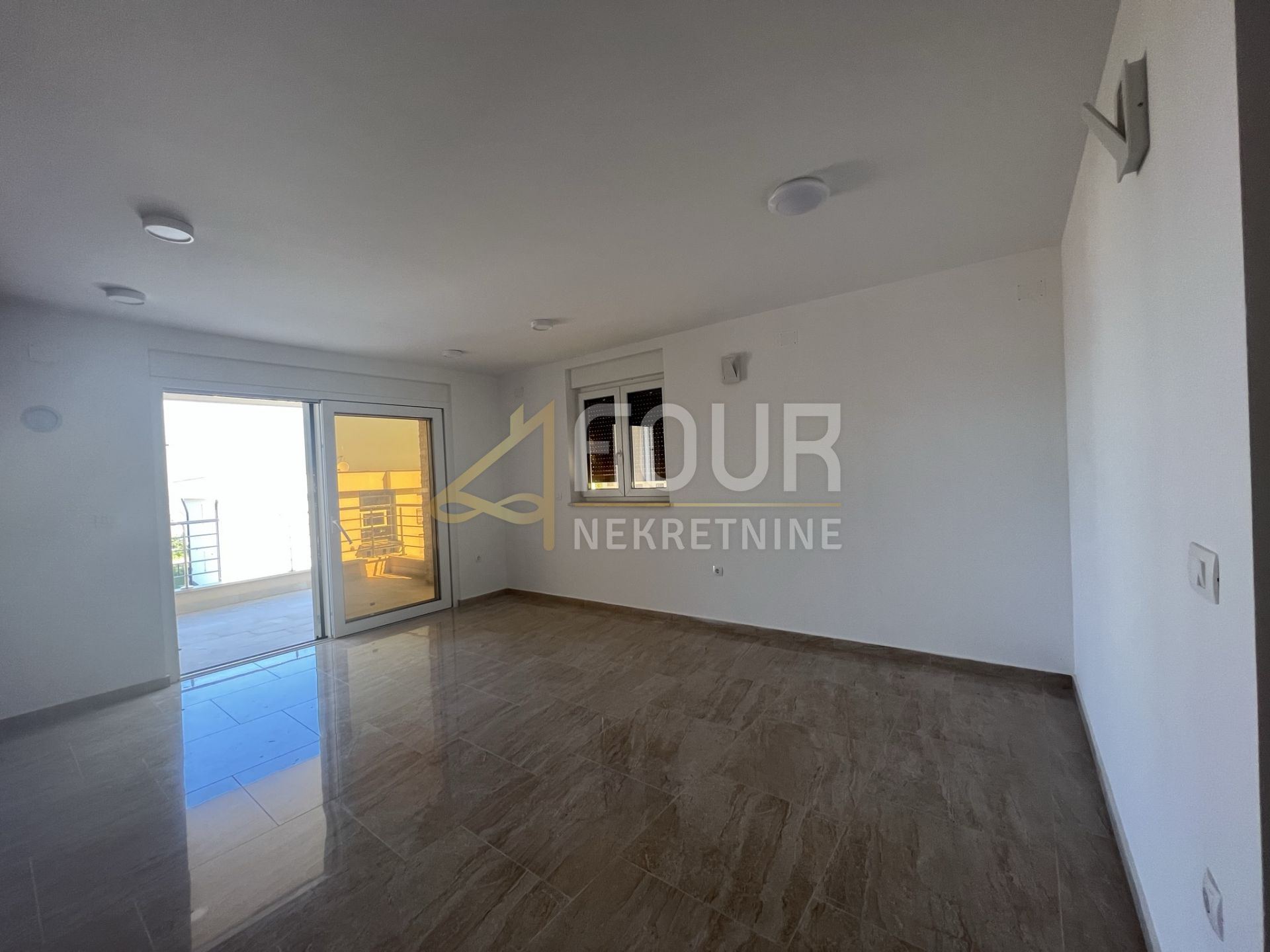 Stan u Omišalju, 61.78m², 2 sobe