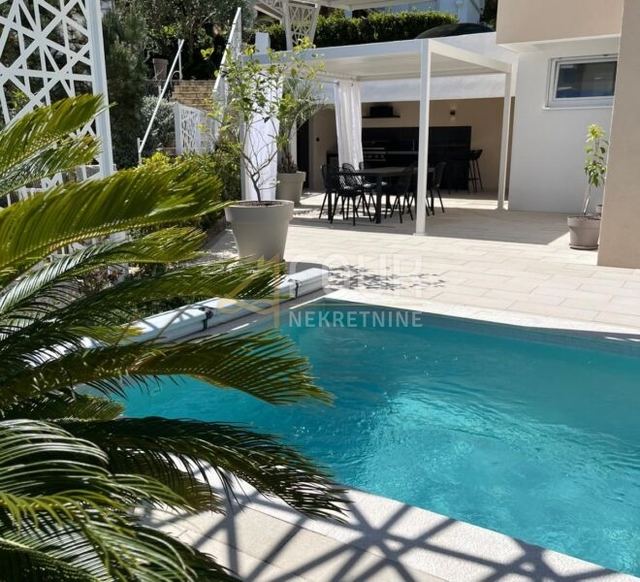 House u Labinu, 186m², 4 sobe