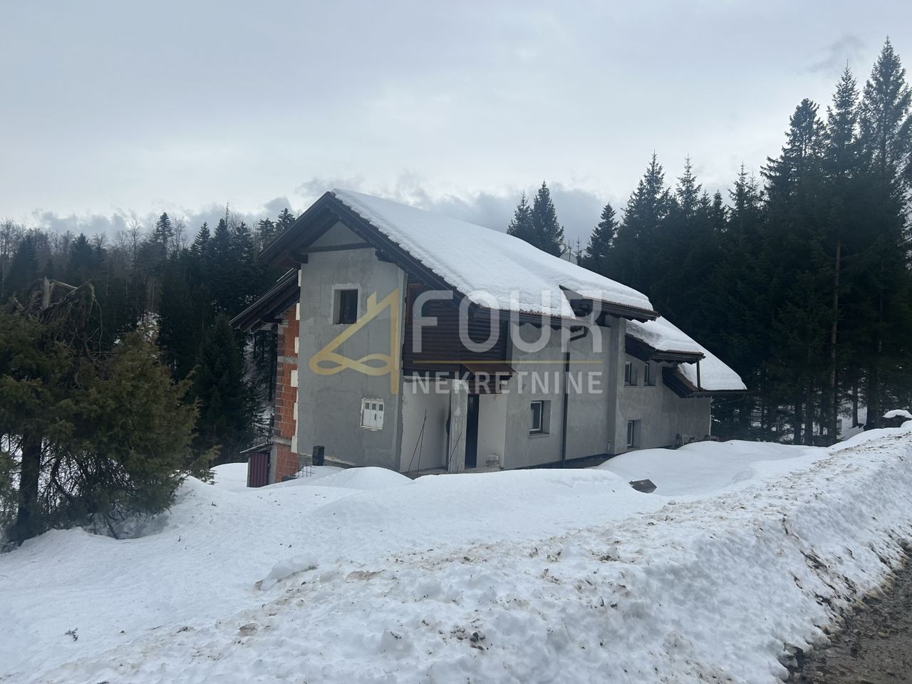 Kuća u Vrbovsku, 355.14m²