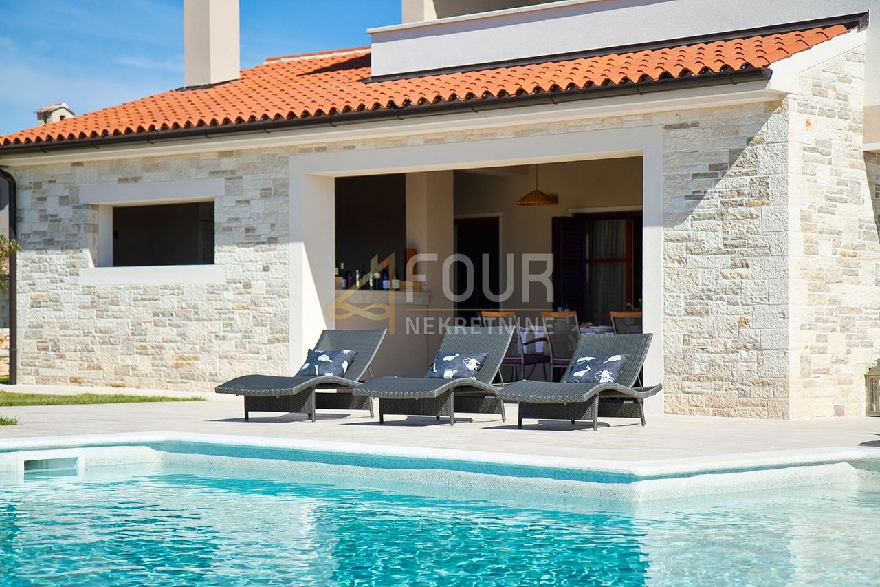 Casa u Svetvinčenatu, 302.77m², 3 sobe, slika 5