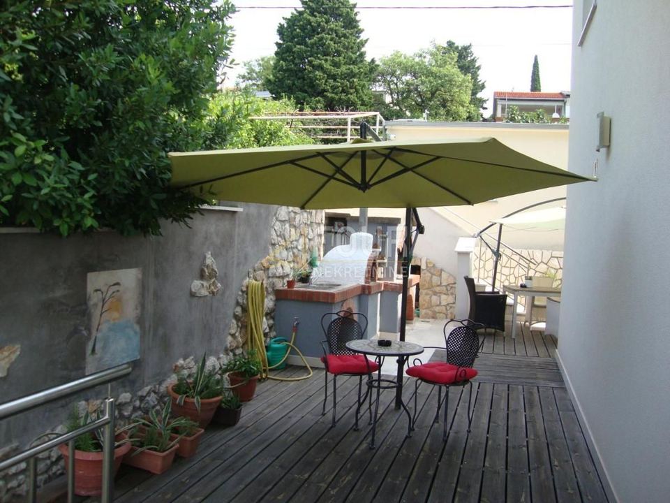 Kuća u Novi Vinodolskiu, 262m², 5 soba, slika 3