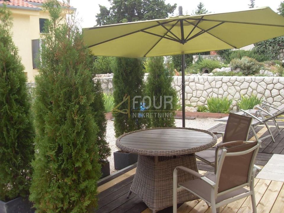 Kuća u Novi Vinodolskiu, 262m², 5 soba, slika 4