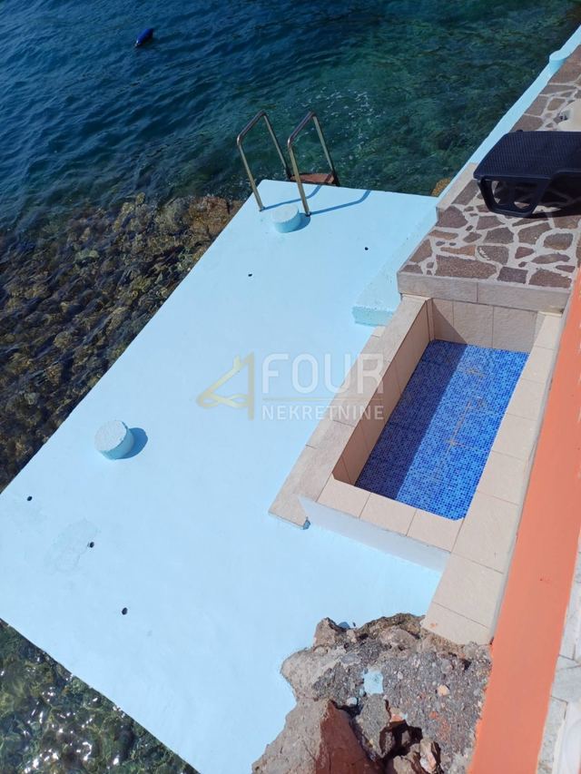 Kuća u Karlobagu, 155.5m², 5 soba, slika 3