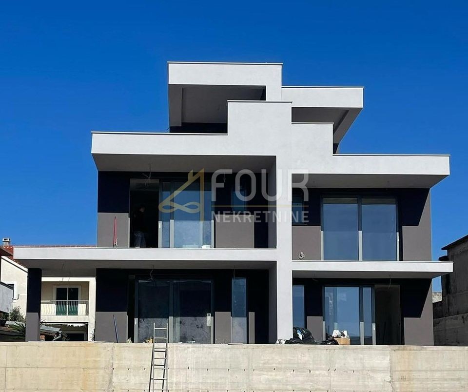 House u Tribunju, 240m², 3 sobe