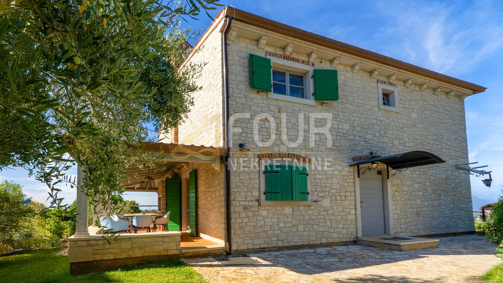 Casa u Kaštelir-Labinciu, 220m², 5 soba, slika 2