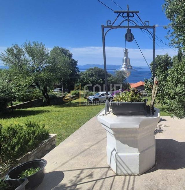 Haus u Kostreni, 150m², 2 sobe, slika 2
