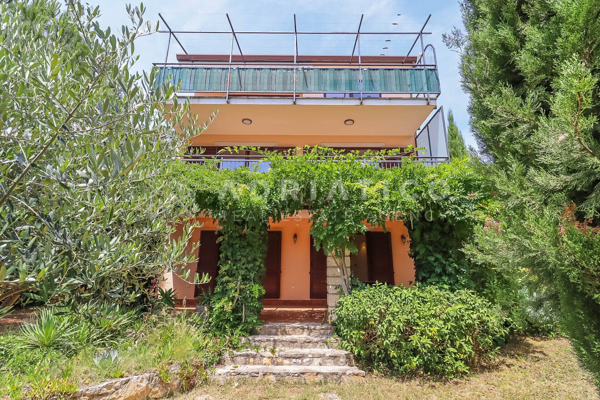 Kuća u Rovinju, 225.3m², 2 sobe