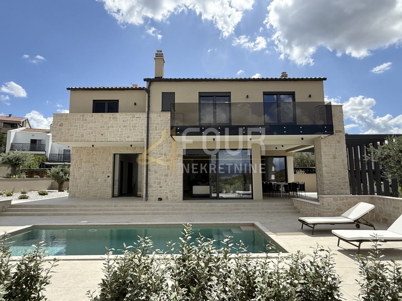 Kuća u Dobrinju, 221m², 4 sobe