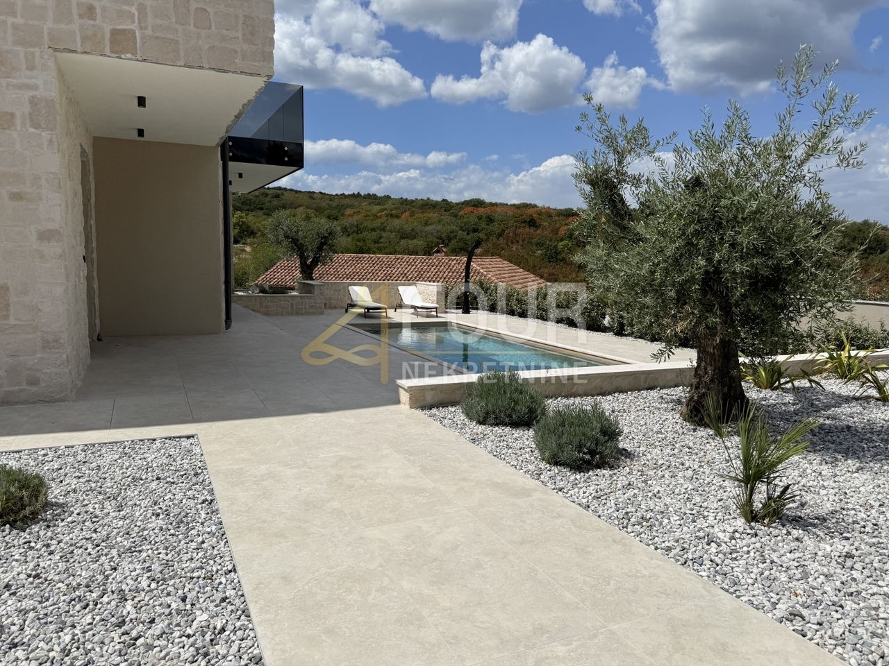 Kuća u Dobrinju, 221m², 4 sobe