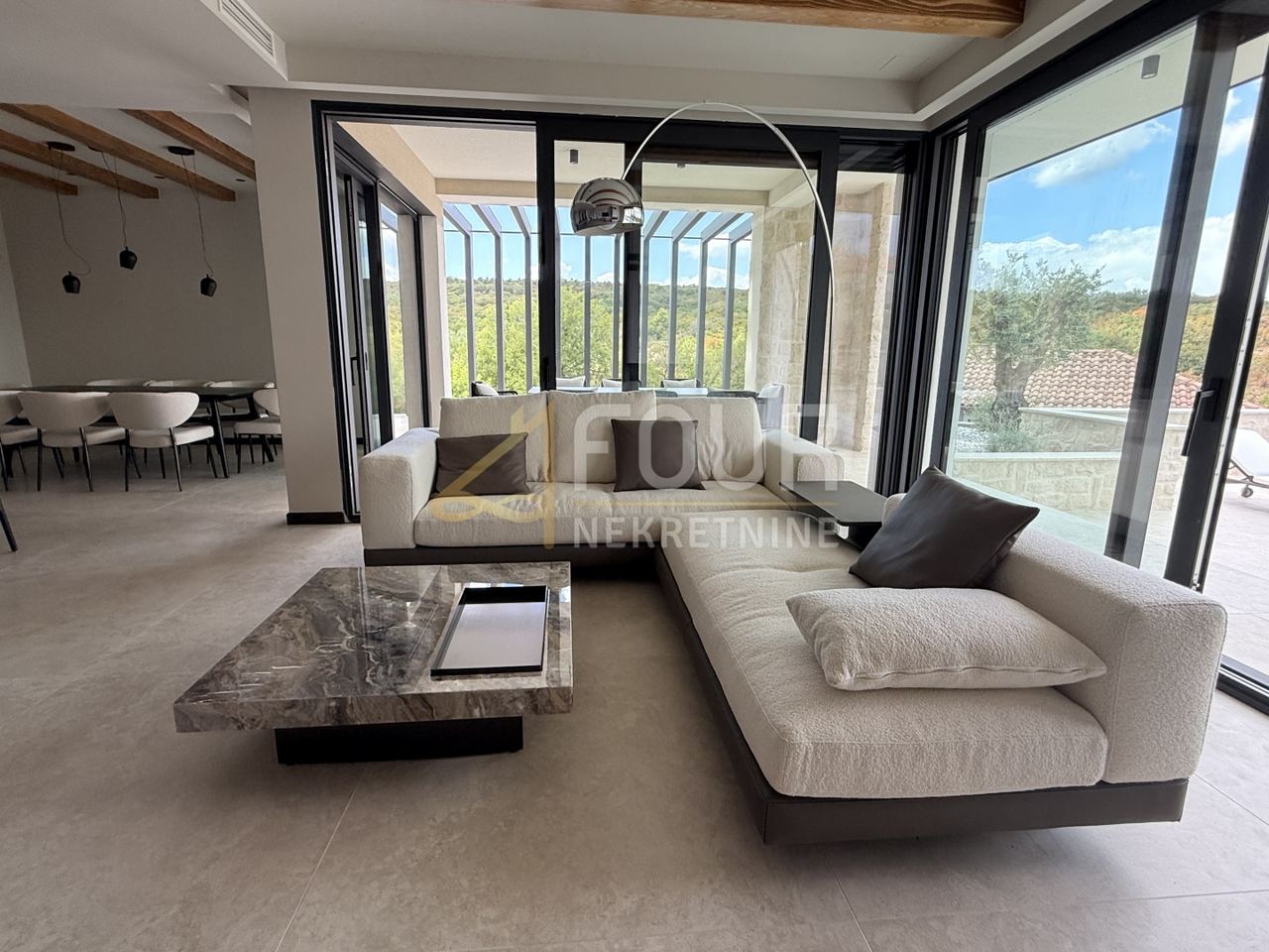 Haus u Dobrinju, 221m², 4 sobe, slika 2