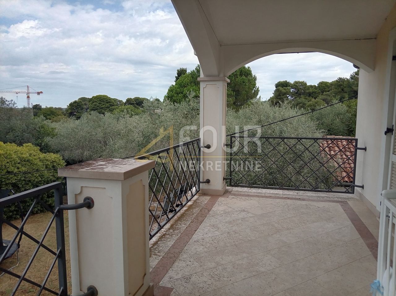 Kuća u Puli, 220m², 3 sobe