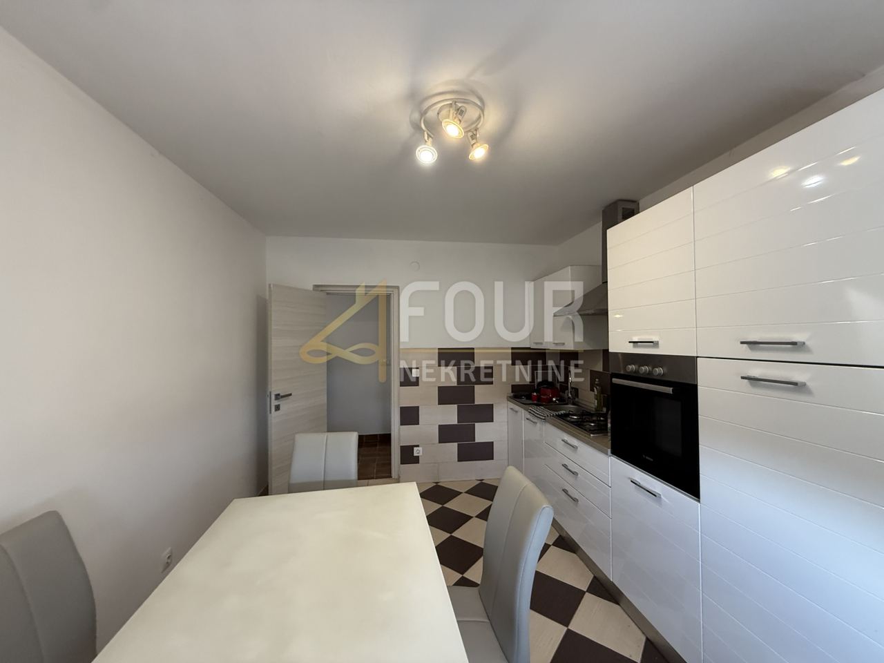 House u Puli, 210m², 4 sobe, slika 5
