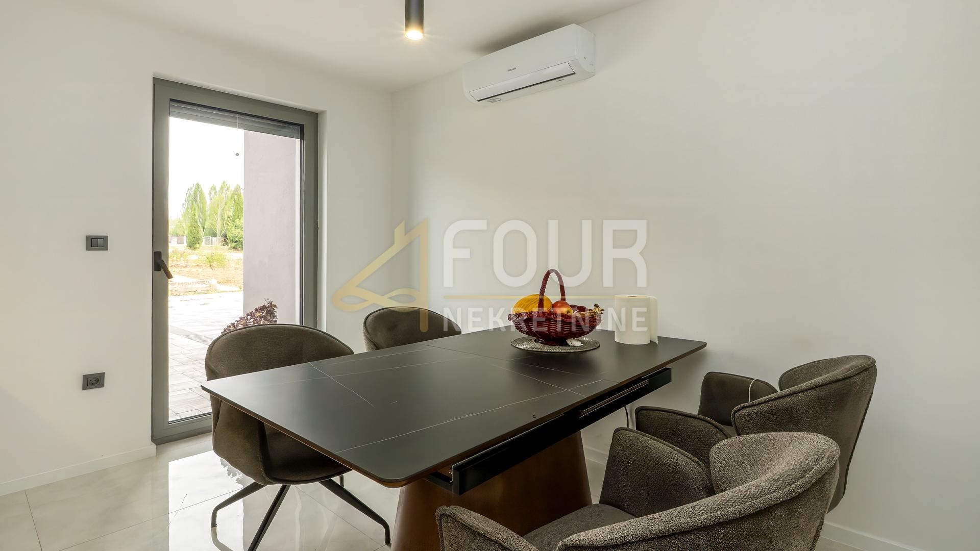 House u Tribunju, 240m², 3 sobe, slika 5