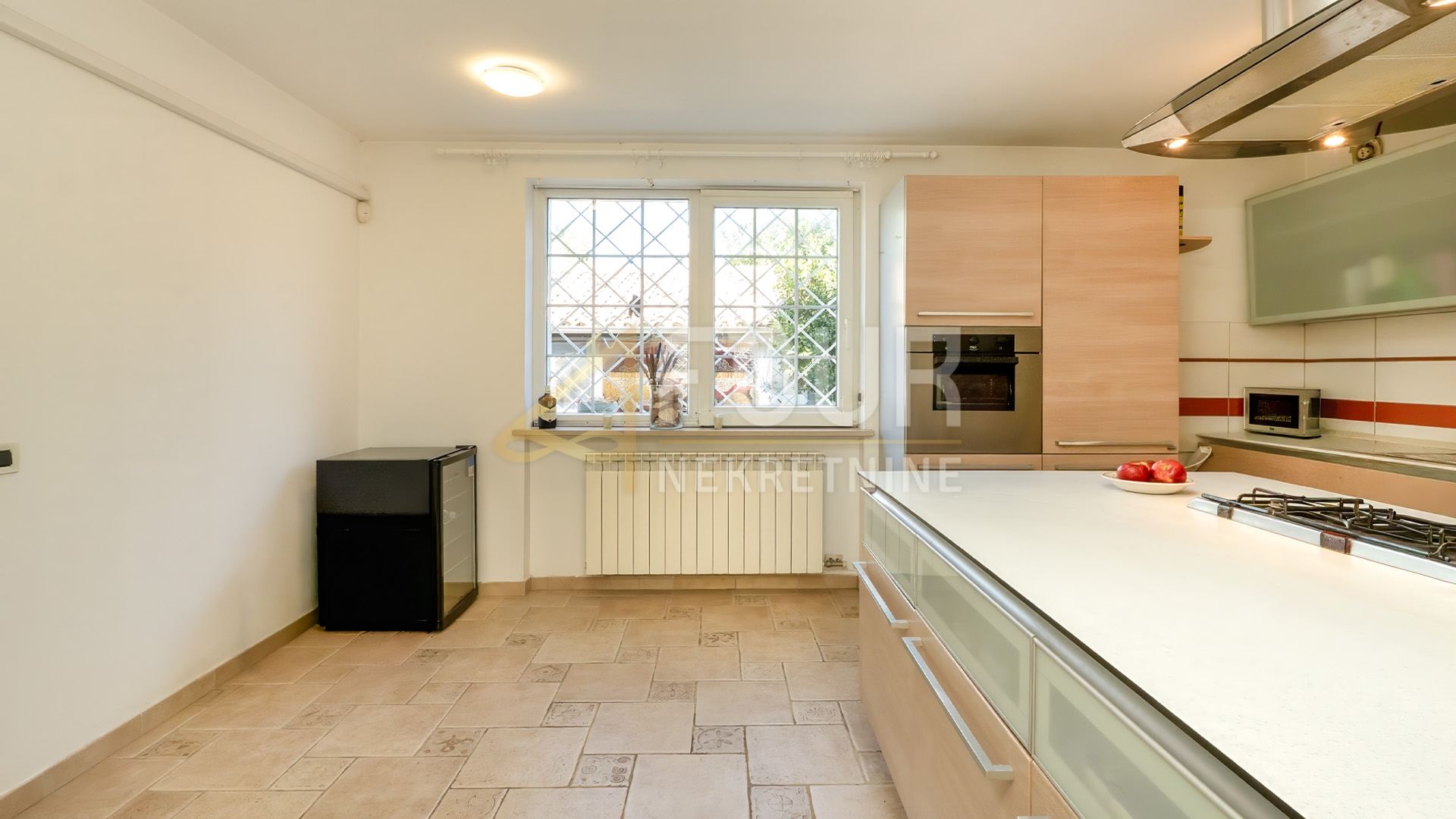 Haus u Puli, 130m², 3 sobe, slika 3