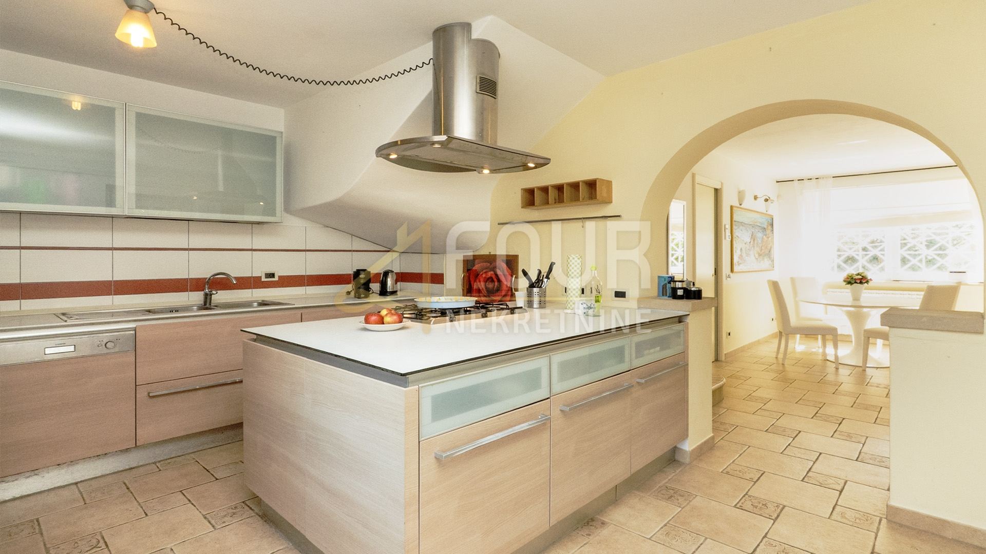 Haus u Puli, 130m², 3 sobe, slika 4