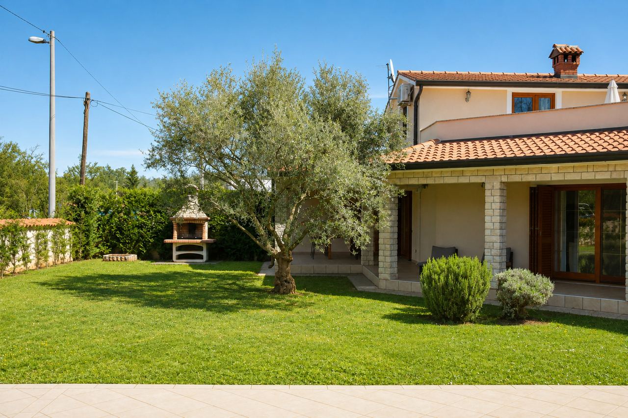 Haus u Poreču, 367m², 7 soba, slika 2