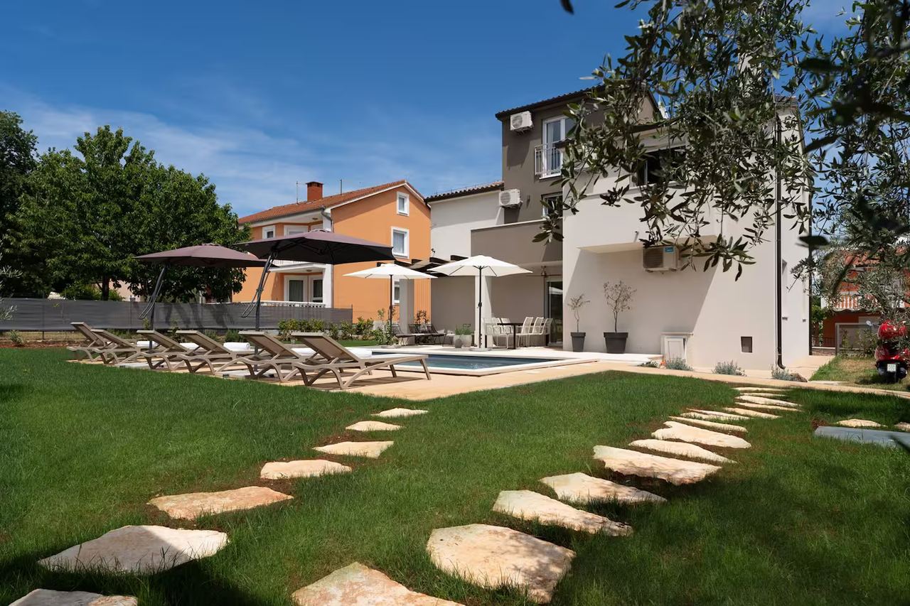 Haus u Novigradu, 200m², 5 soba, slika 2