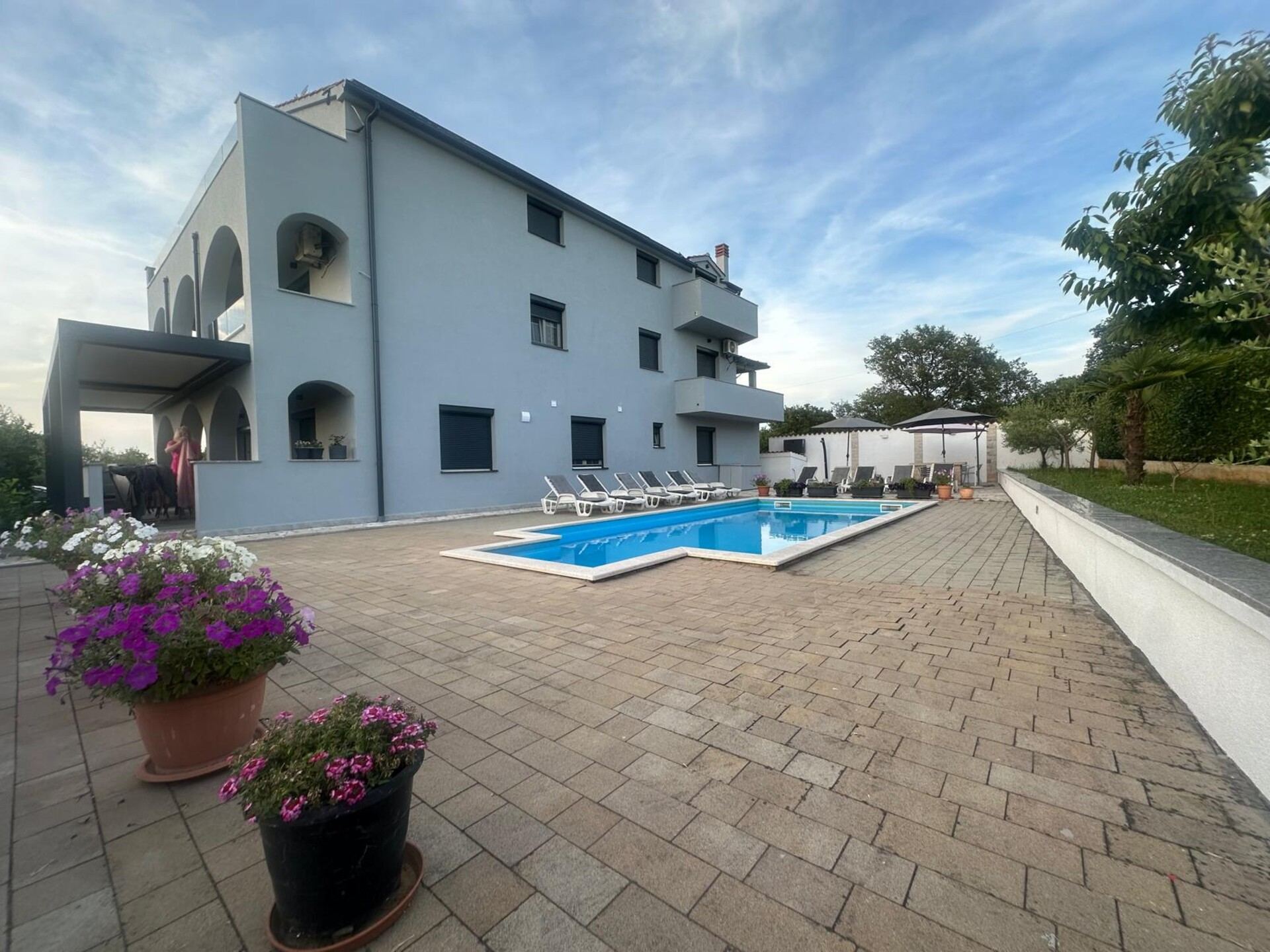 Haus u Poreču, 478.75m², 12 soba