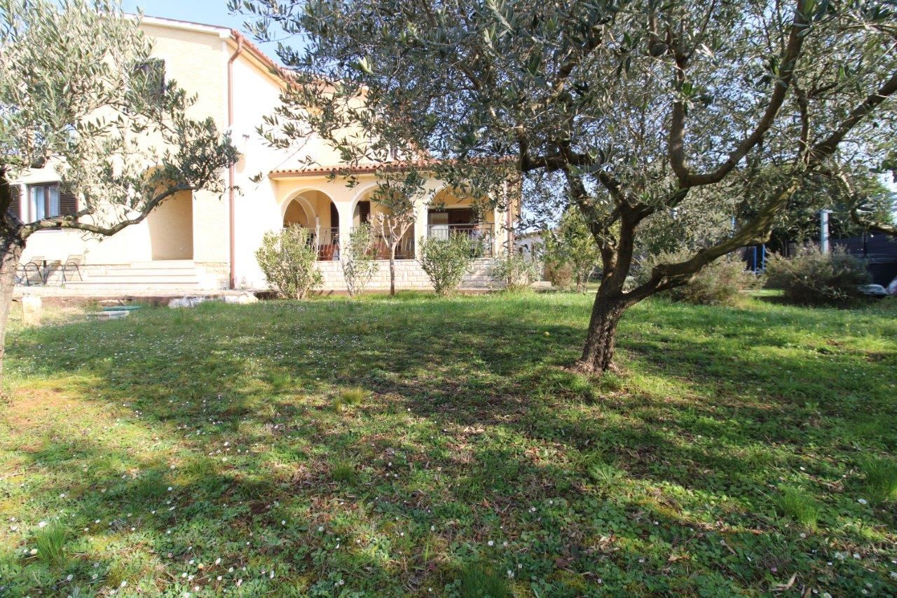 Casa u Poreču, 275.75m², 6 soba, slika 3