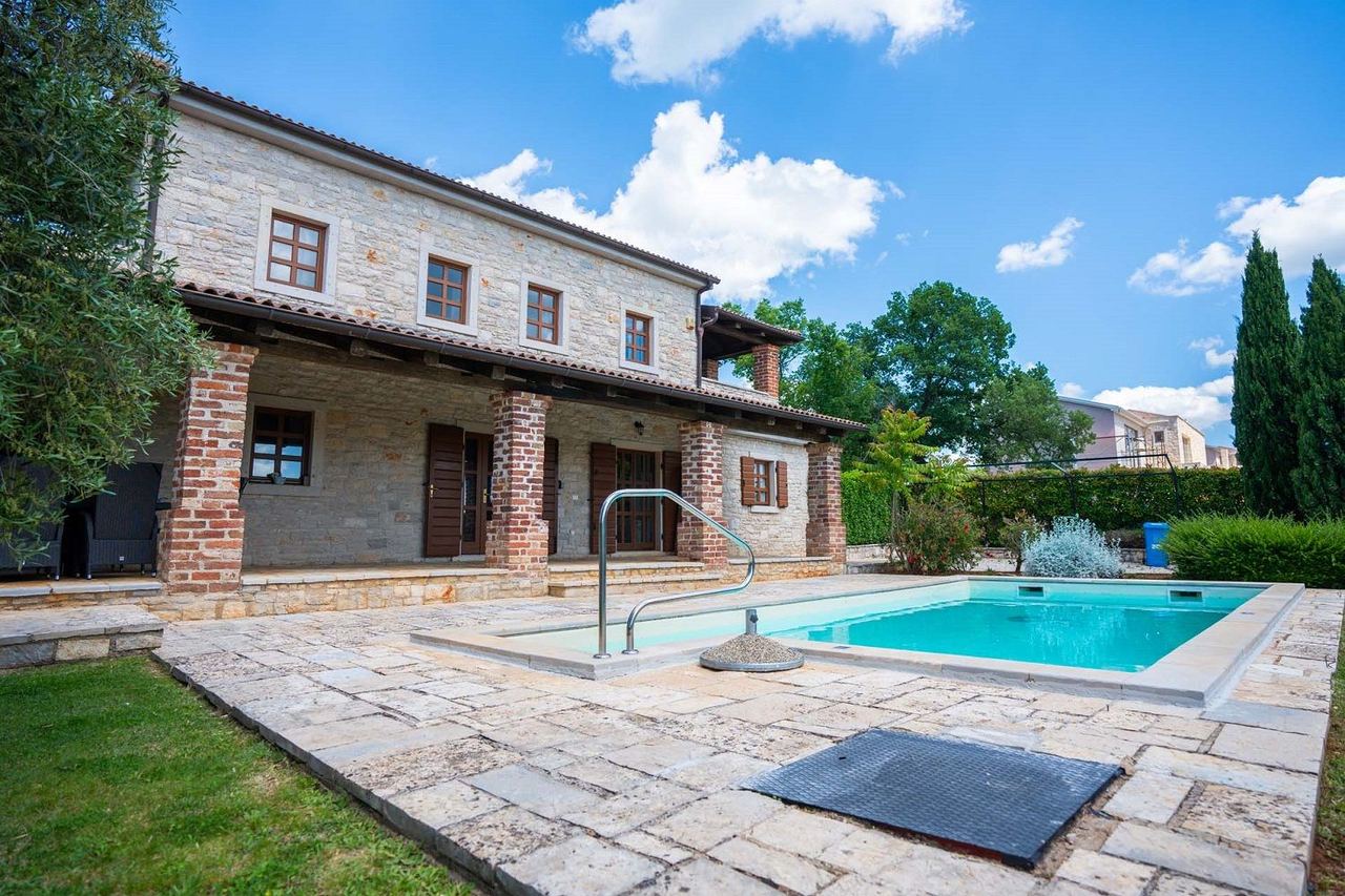 Kuća u Sveti Lovreču, 210m², 4 sobe