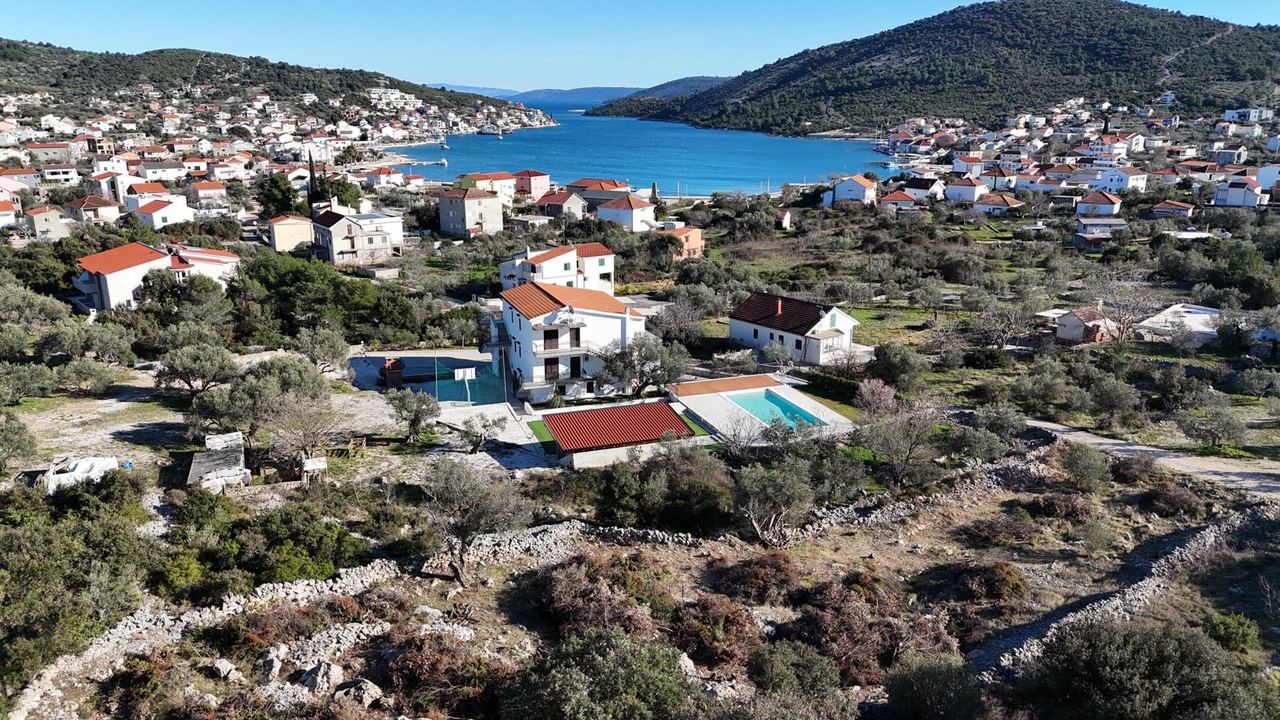 Zemljište u Marini, 1239m²