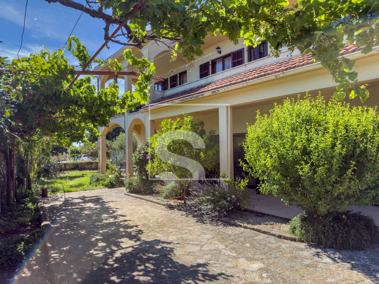 House u Vodnjanu, 421.51m², 6 soba, slika 4