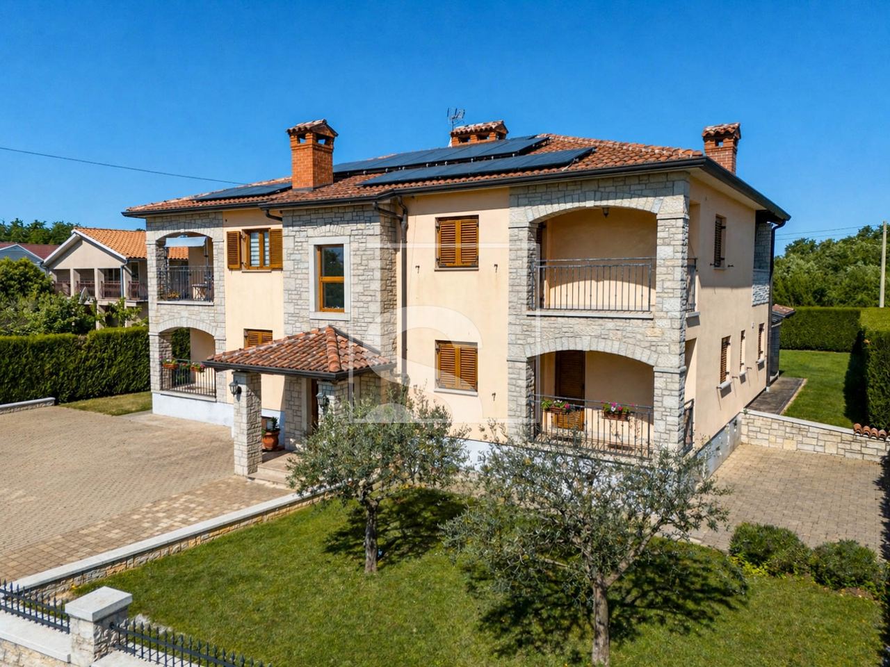 Haus u Poreču, 417m², 6 soba, slika 2
