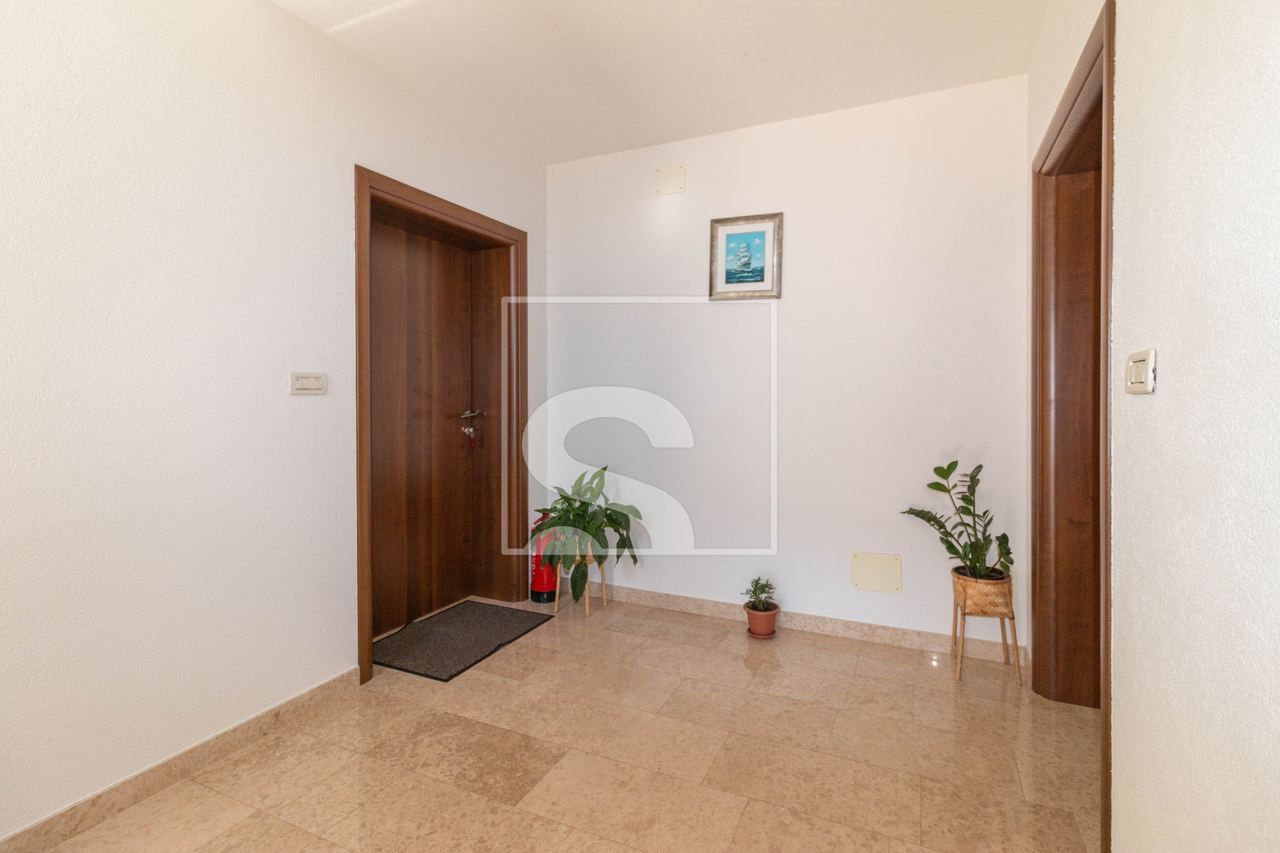 Haus u Poreču, 417m², 6 soba, slika 3