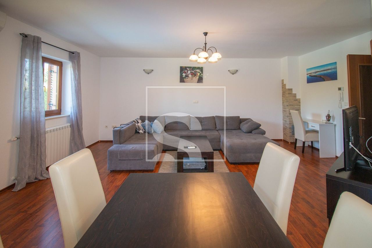 Haus u Poreču, 417m², 6 soba, slika 5