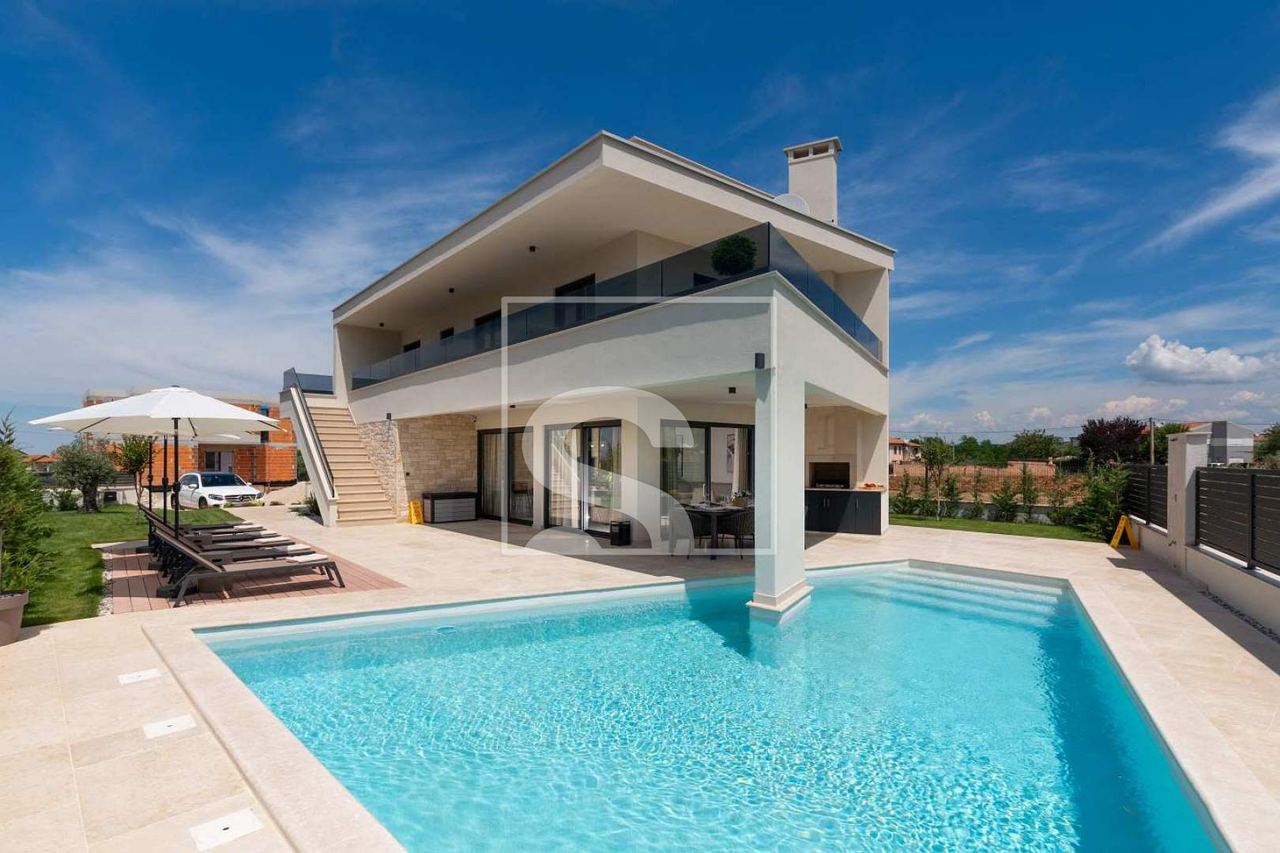 Haus u Poreču, 222m², 3 sobe